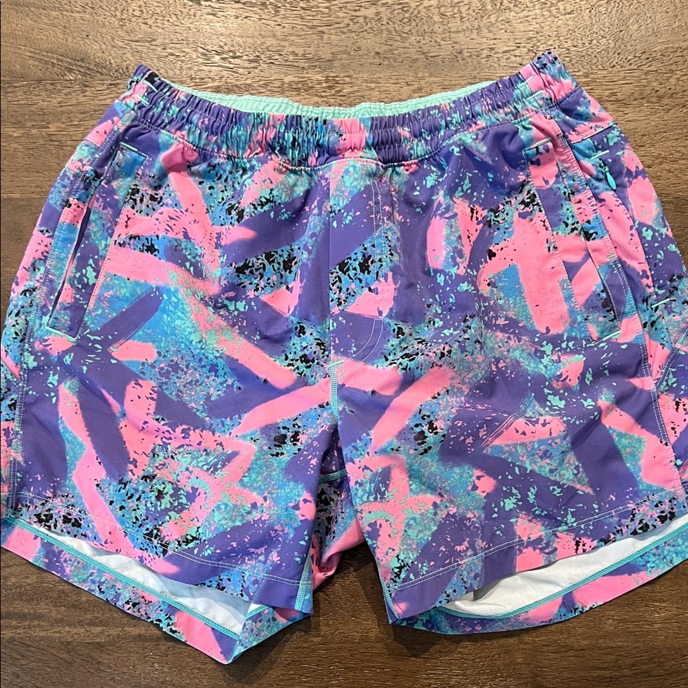 Birddogs multicolored short with liner - L - 6” inseam - great condition!